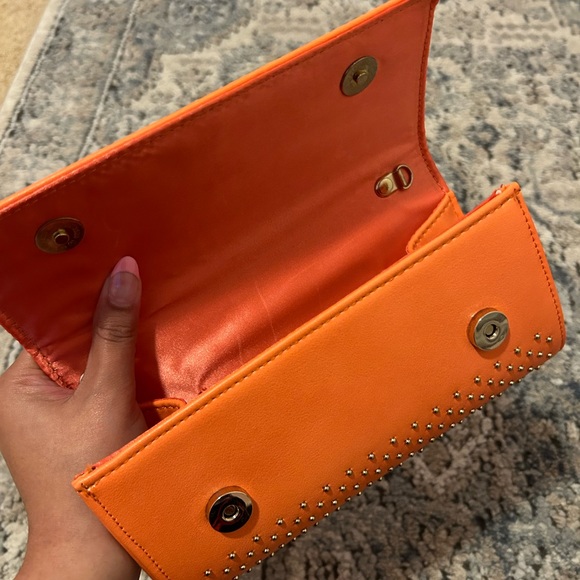 ORANGE STUDDED CLUTCH - Picture 3 of 4